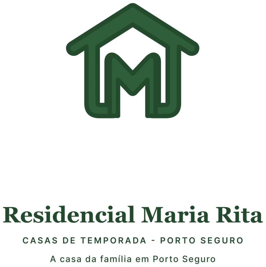 Marca do Residencial Maria Rita: uma casa cujo vão forma a letra M, o nome em serifa e a frase “A casa da família em Porto Seguro”
